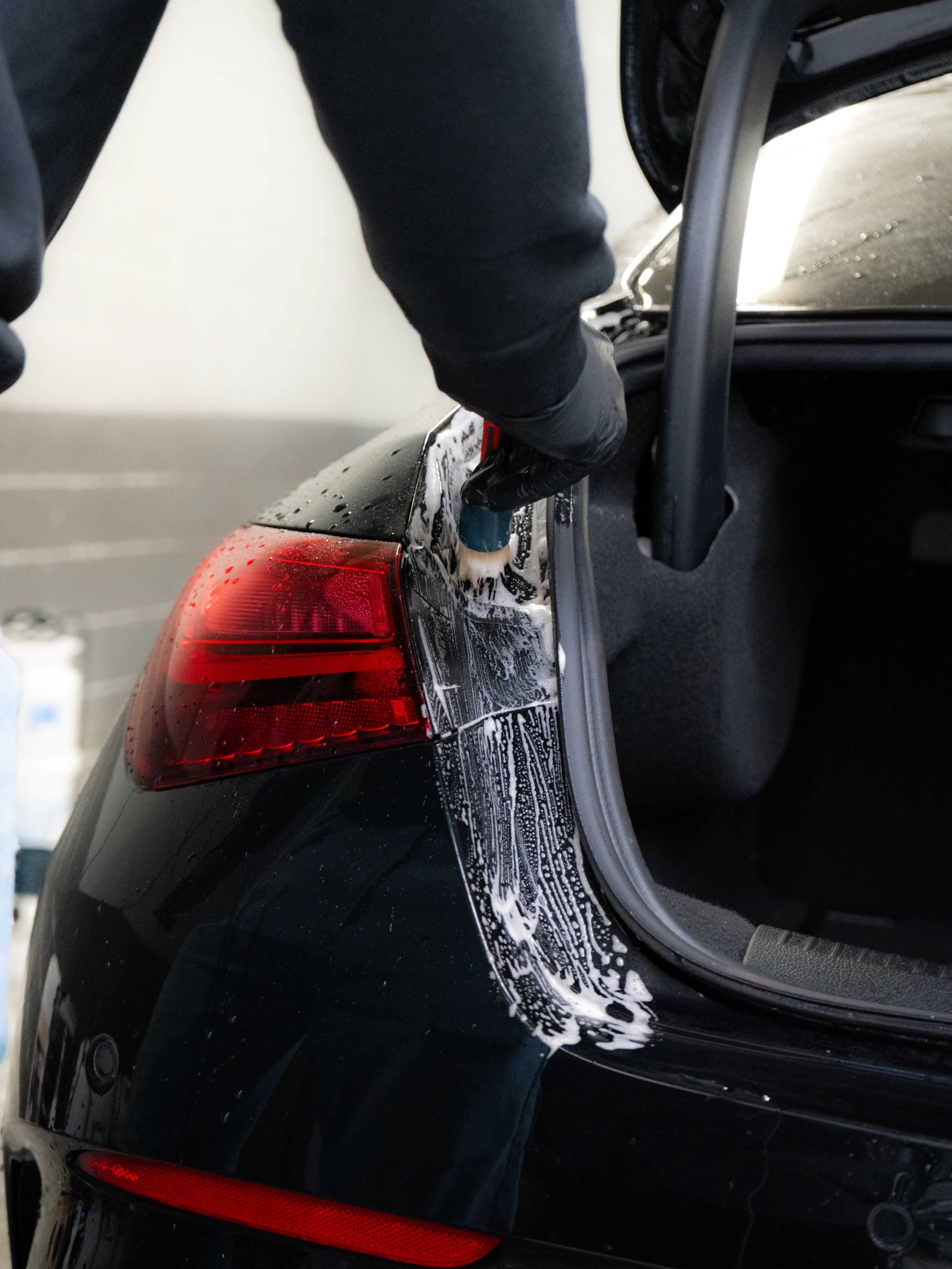 Auto exterieur na reconditionering — schoon en glanzend