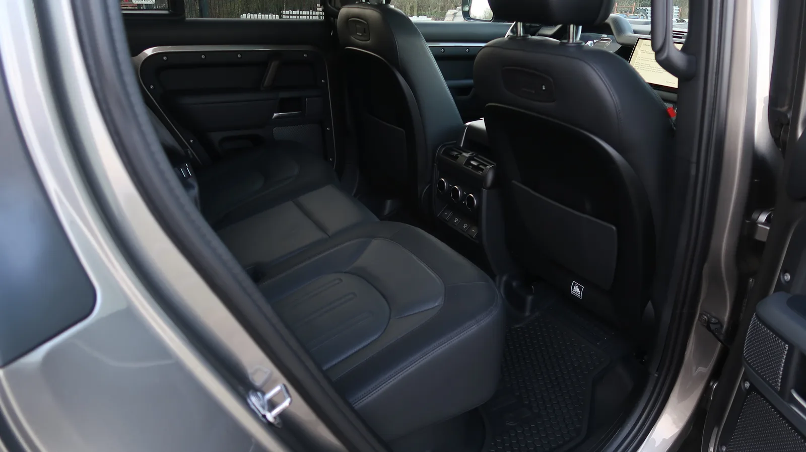 Land Rover Defender P400e 110 X-Dynamic HSE — foto 18