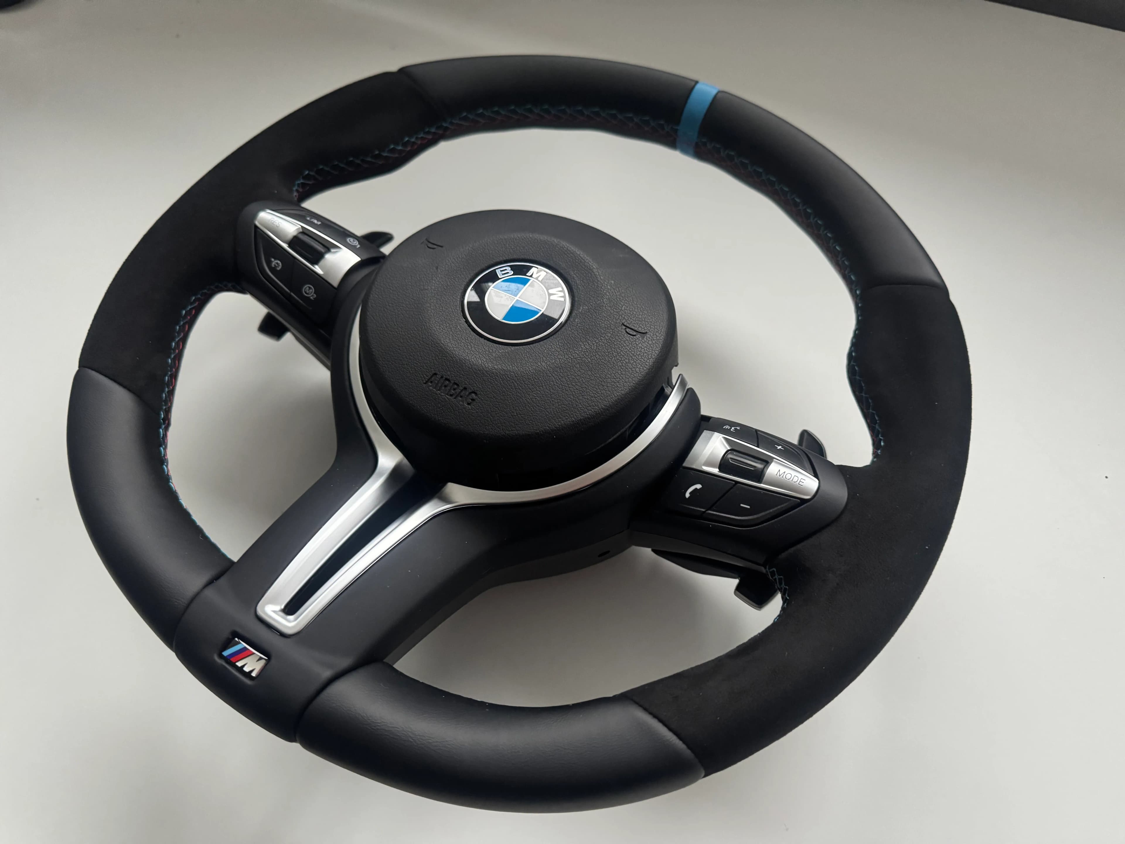 Custom stuurwiel met alcantara en carbon