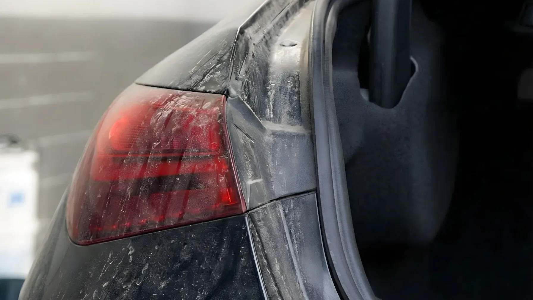 Auto exterieur voor reconditionering — vuil en aanslag