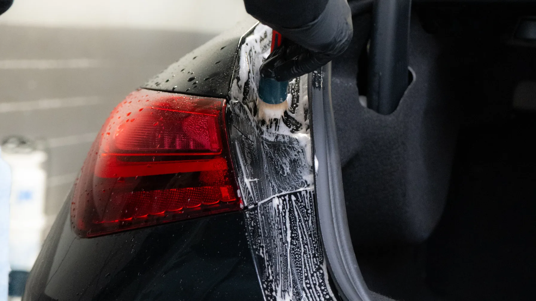 Auto exterieur na reconditionering — schoon en glanzend