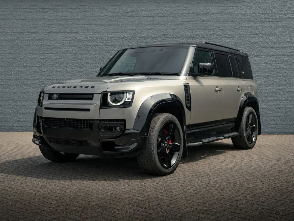 Land Rover Defender met Urban Automotive upgrades