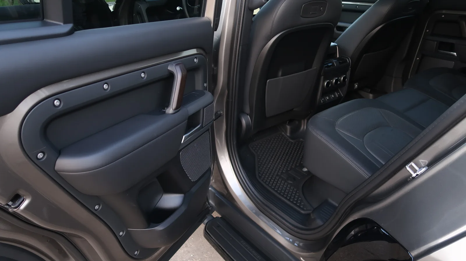 Land Rover Defender P400e 110 X-Dynamic HSE — foto 16