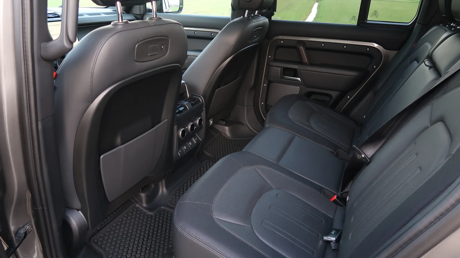 Land Rover Defender P400e 110 X-Dynamic HSE — foto 17