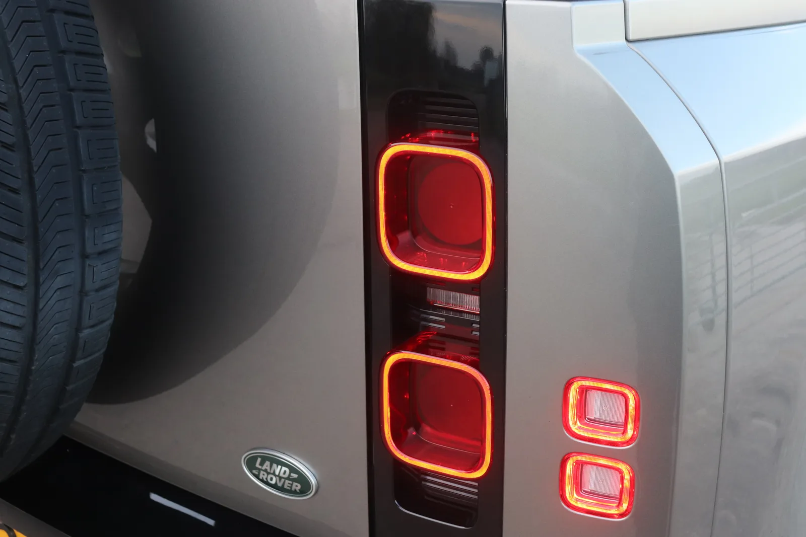 Land Rover Defender P400e 110 X-Dynamic HSE — foto 42