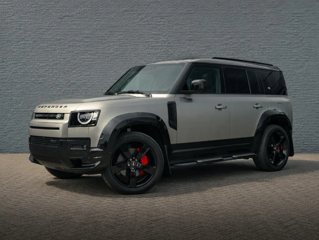 Urban Automotive Defender — vooraanzicht driekwart