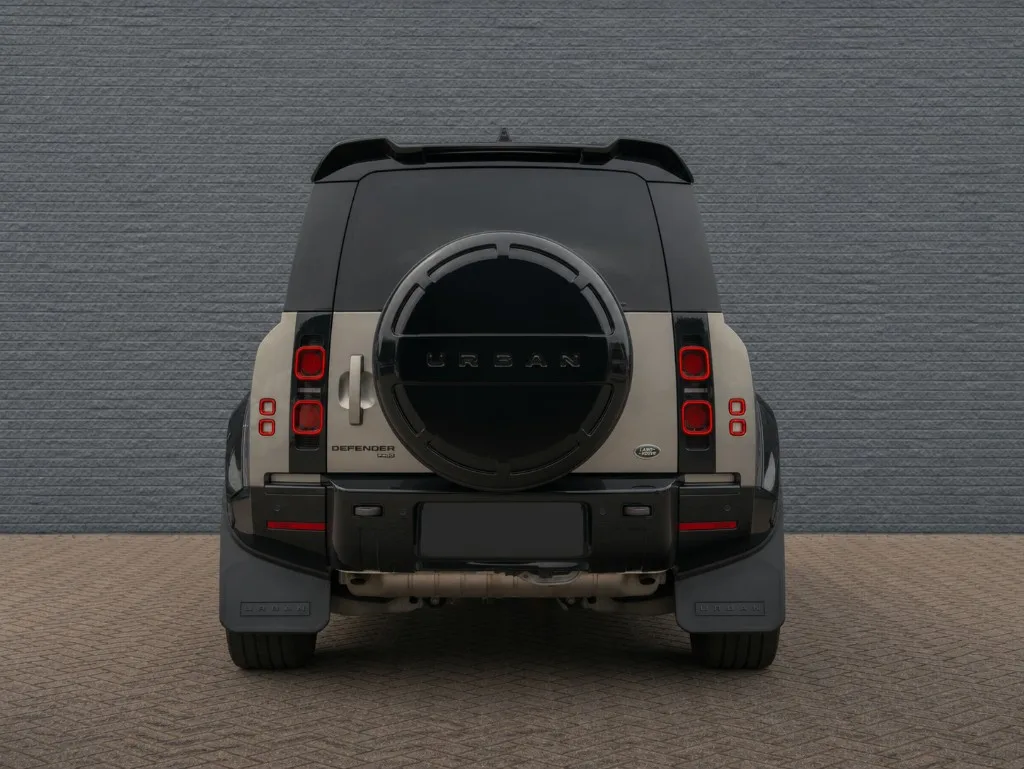 Urban Automotive Defender — achterzijde met URBAN spare cover