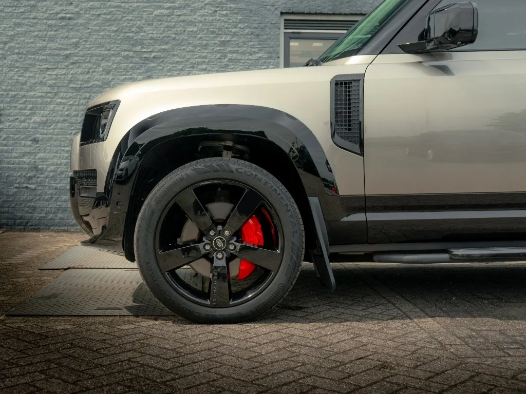 Urban Automotive Defender — velg en remklauw detail