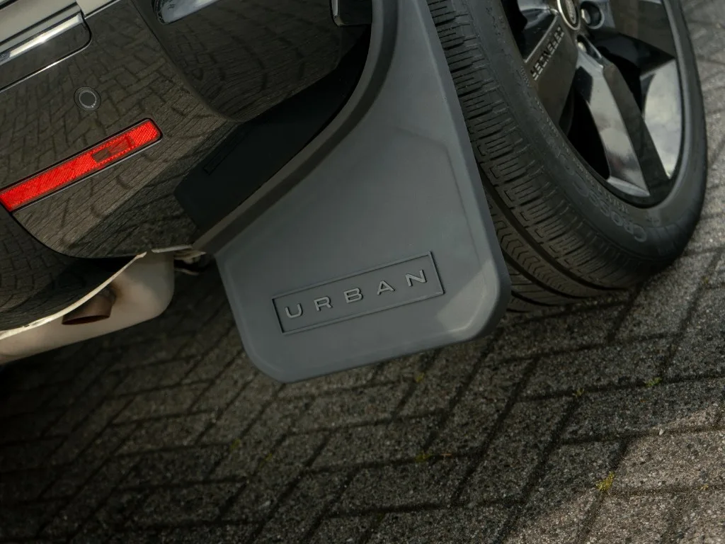 Urban Automotive Defender — URBAN spatbord detail