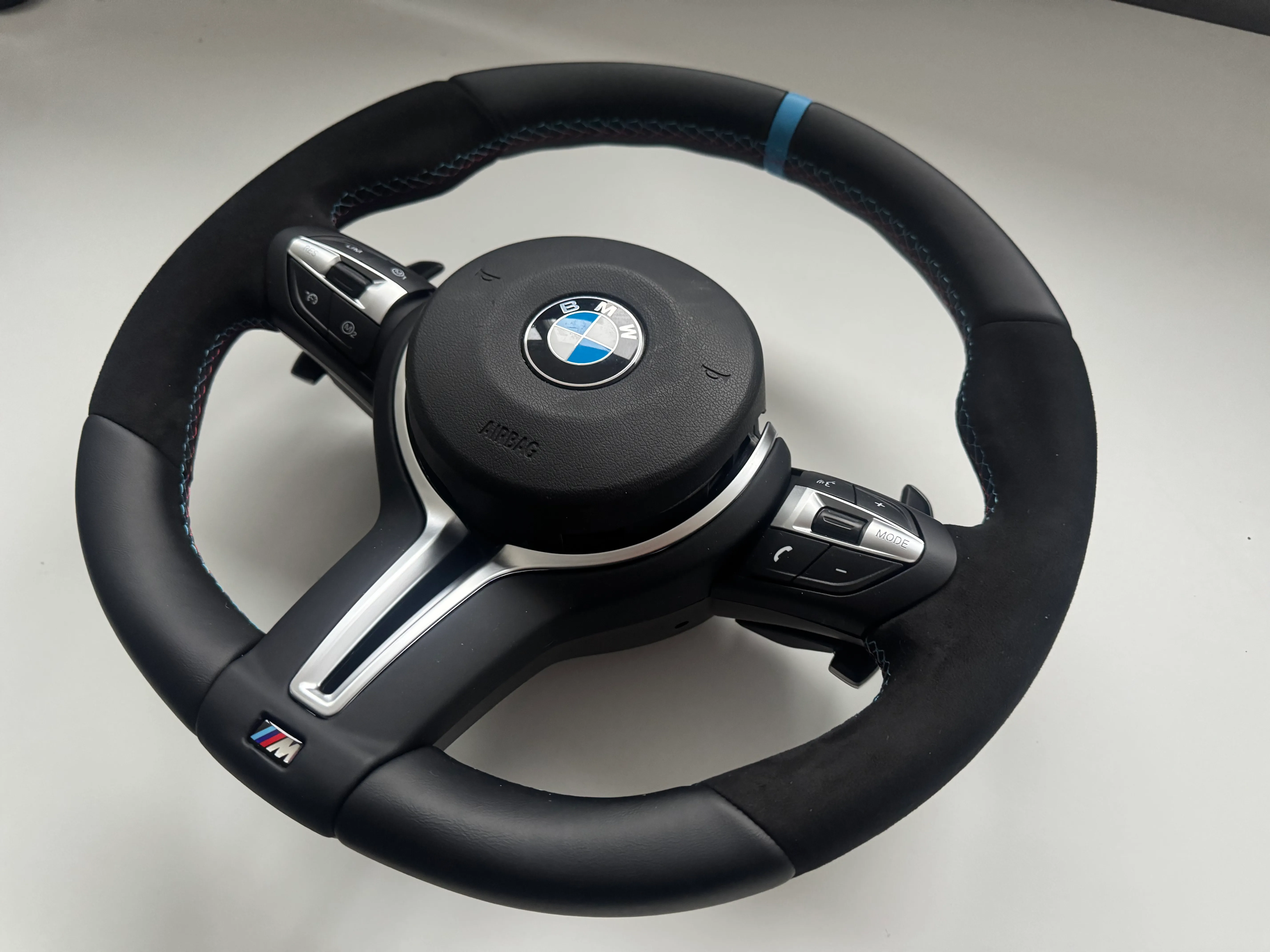 Custom stuurwiel met alcantara en carbon
